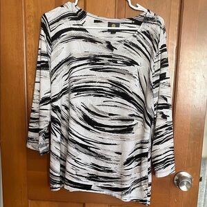 Chic Monochrome Swirl Long Sleeve Top